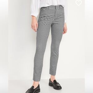 Old Navy Pixie Pants- Black & White Gingham- Size 4